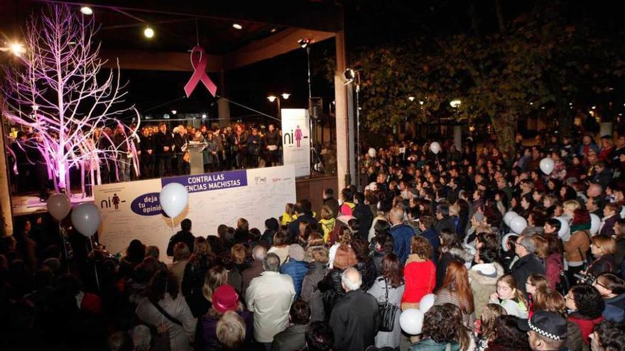 Multitudinaria concentración en contra de las violencias de género.