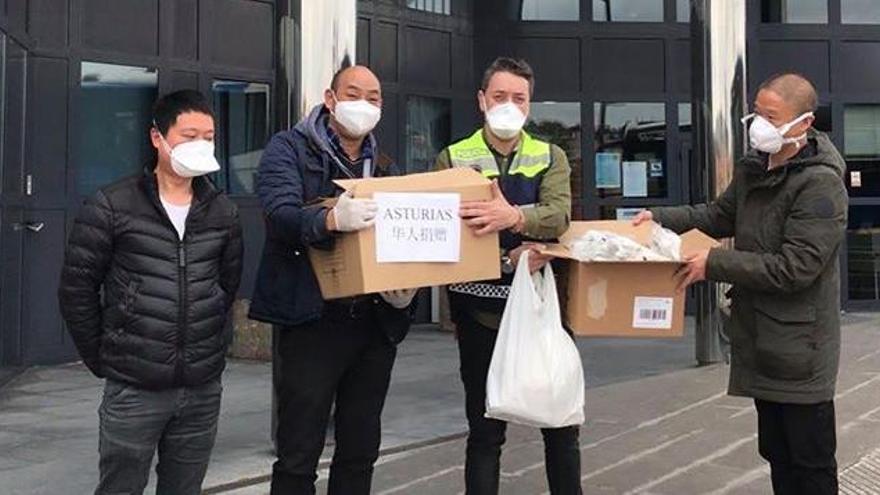 La donación de material esta mañana en el cuartel del Rubín.