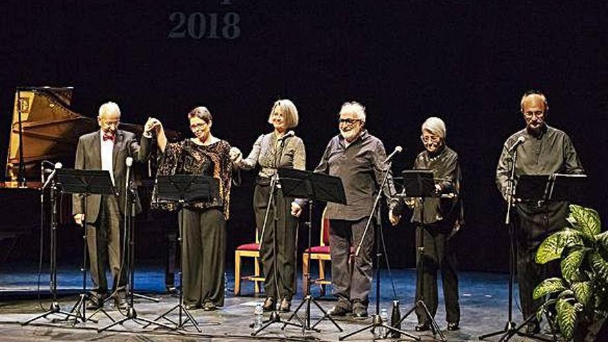 D&#039;esquerra a dreta: Joan Amills, Eva Estebas, Cristina Amills, Ramon Alabau, Dolors Vilaplana i Enric Cassany