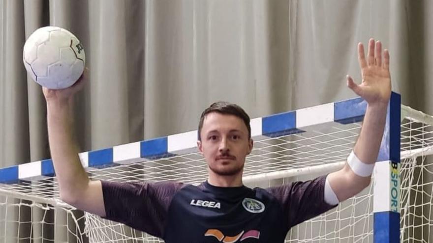 El segundo debut de Juan Gamallo en el Balonmano Base Oviedo: &quot;Volver al lugar donde todo empezó es especial&quot;