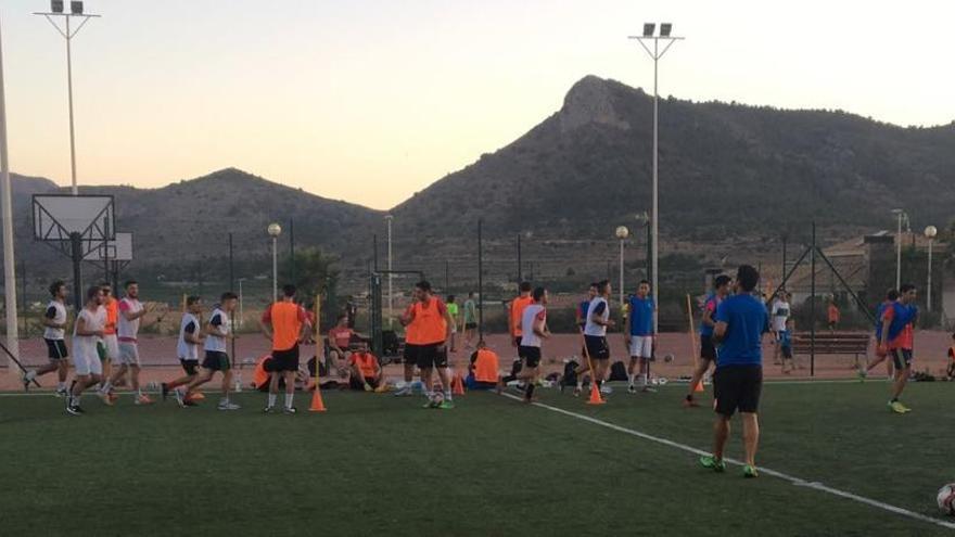 Los jugadores del Aspe en un entrenamiento de pretemporada.