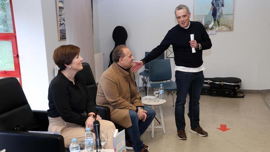 Entregan el Premio Lueiro de Novela Curta a José Carou