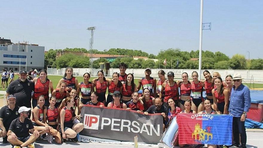 La plantilla del Ourense Atletismo, en la jornada disputada en Valladolid. | Club Ourense Atletismo