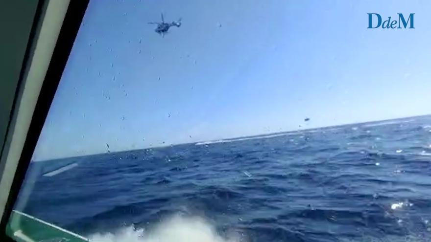 Ein Hubschrauber und ein Boot der Guardia Civil verfolgen einen Drogentransport vor Cala d'Or