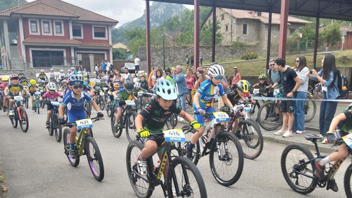La carrera "Oso BTT Proaza" con más de 200 participantes, en imágenes