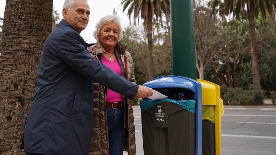 Málaga pone en marcha un proyecto para el uso de papeleras selectivas de papel y envases