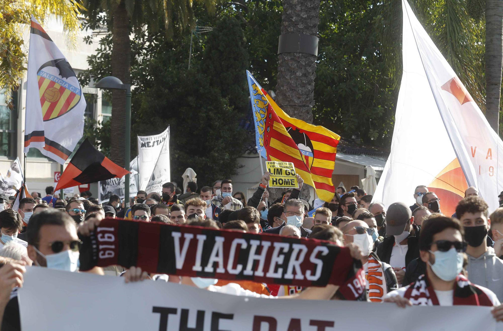 Manifestación contra Peter Lim