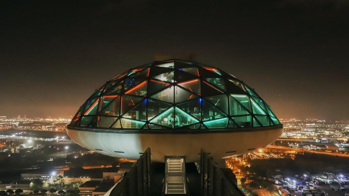 La impresionante cúpula de cristal del Hyatt Regency Barcelona Tower.