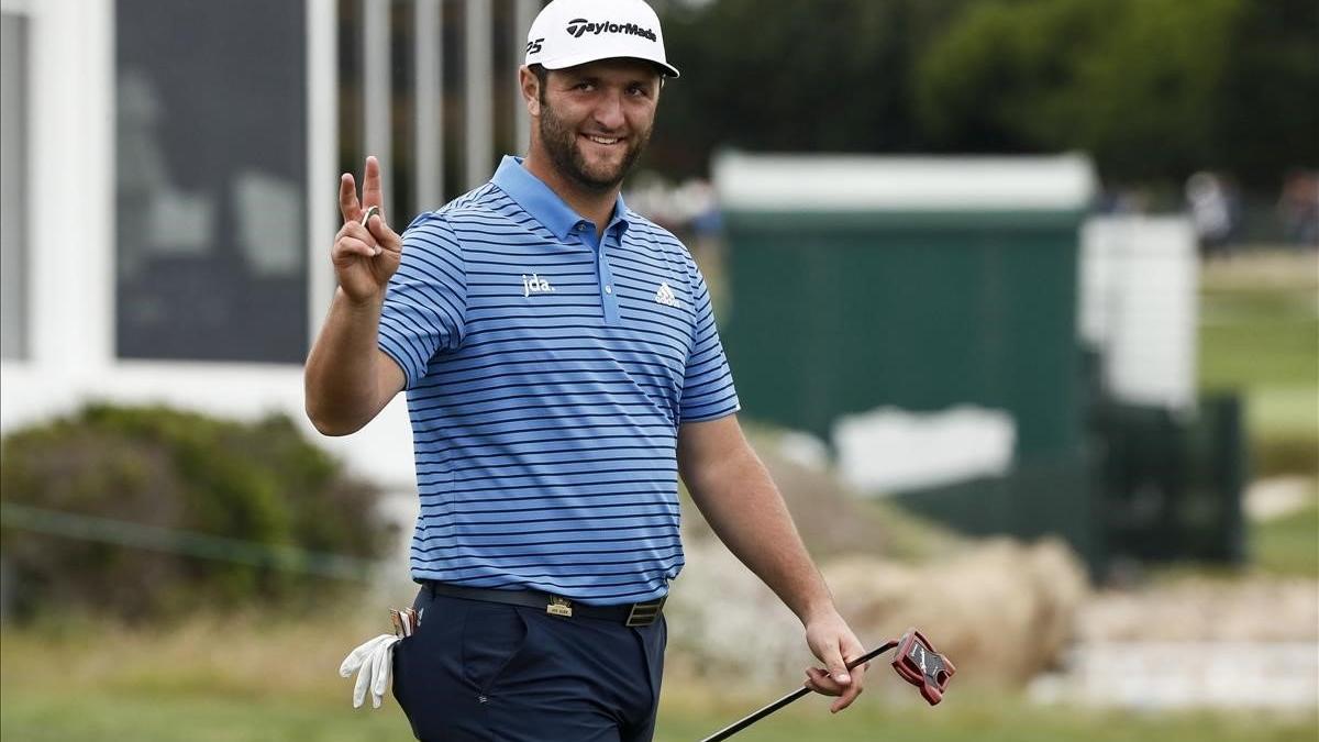 Jon Rahm saluda al público durante la tercera ronda del US Open