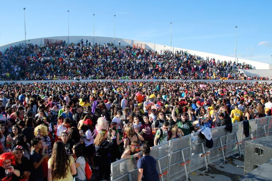 Miles de jóvenes en la fiesta del año