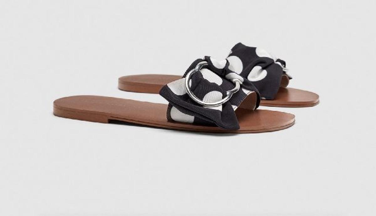 Rebajas: sandalias planas lunares de Zara