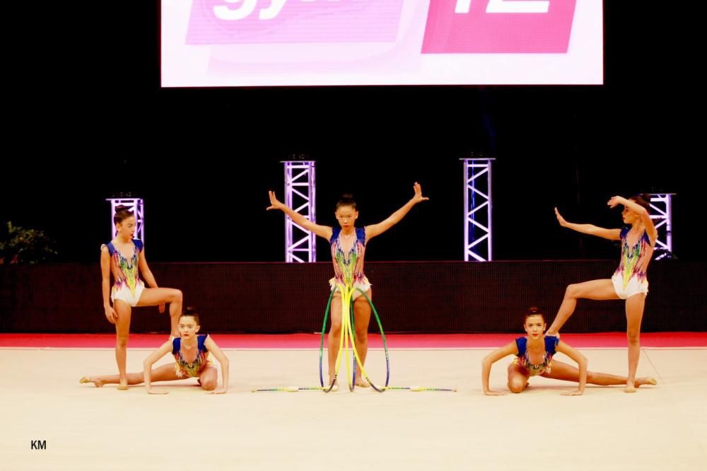 ... y en Euskalgym, preparadas para repetir el ejercicio.