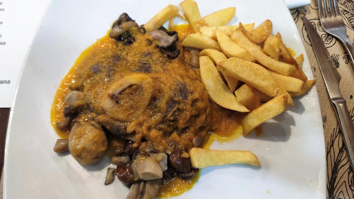 El osobuco con patatas de Bar Rovira.