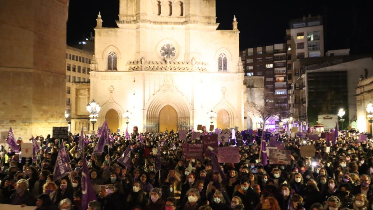 La plaza Mayor de Castelló en la manifestación del 8-M