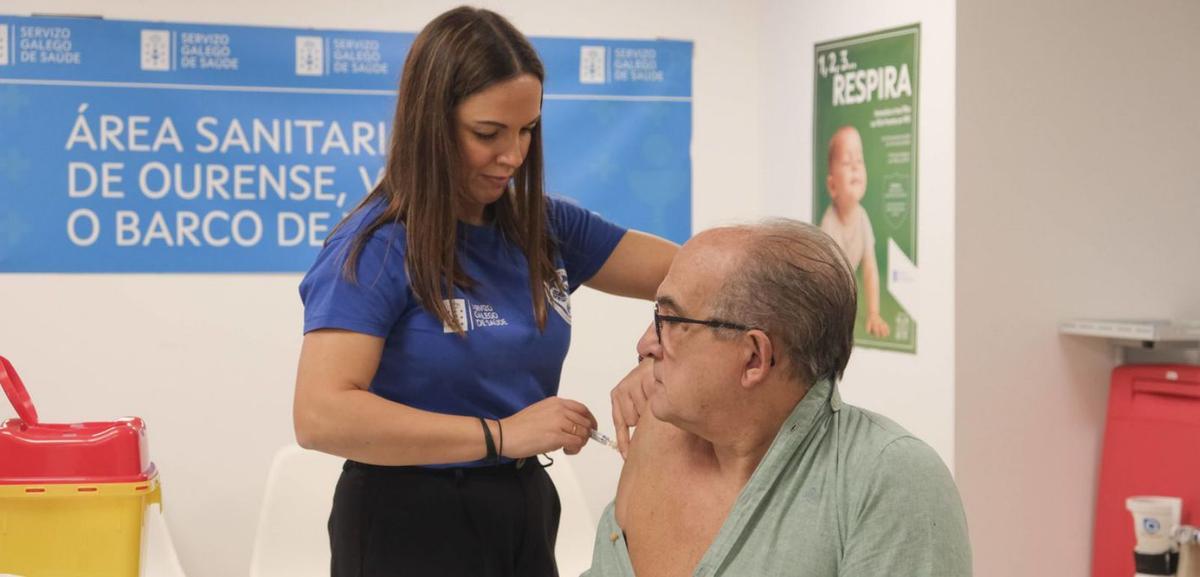 Un hombre recibiendo una de las dosis. | |   ROI CRUZ