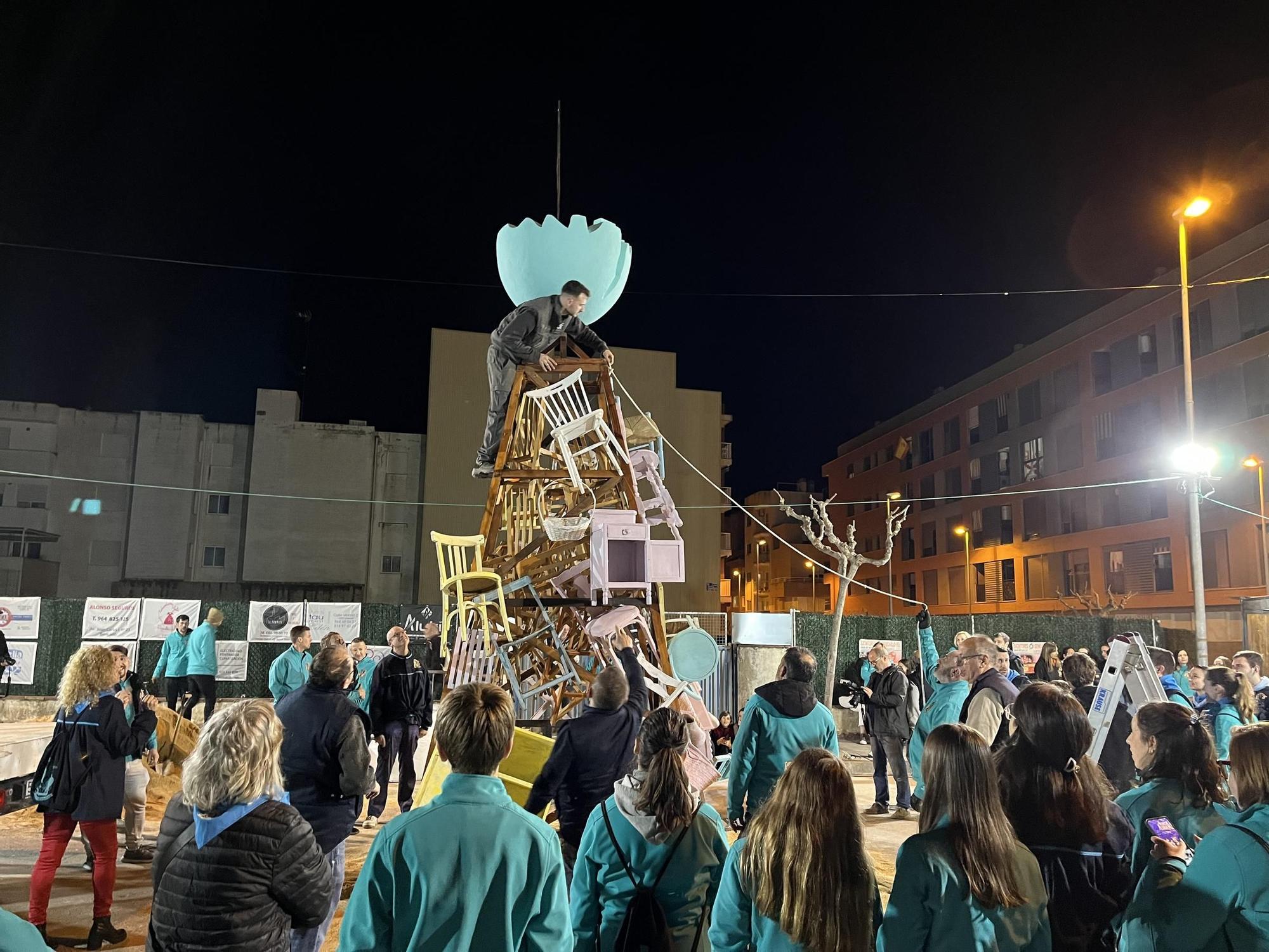 Las fotos de la 'plantà al tombe' del monumento de la falla 9 d'Octubre de Benicarló