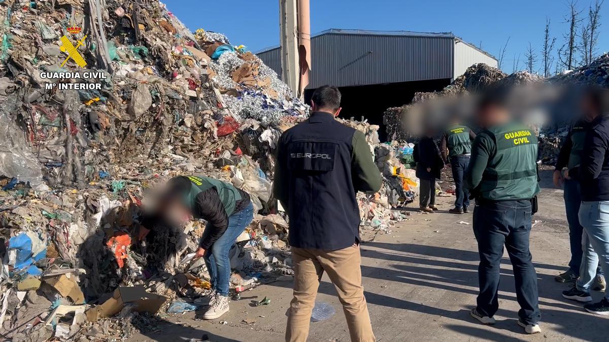 Operación contra banda que eliminaba residuos italianos de forma ilegal