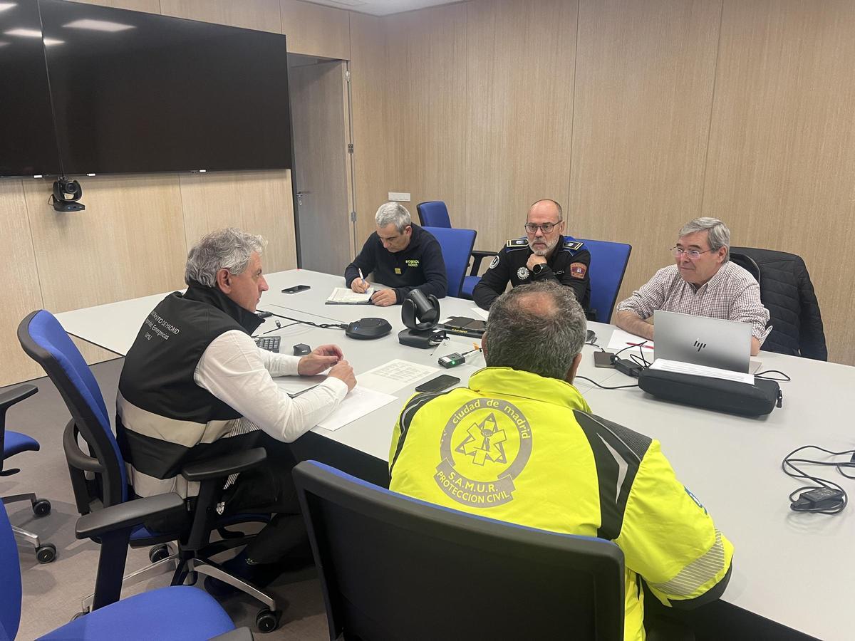 Antonio Domingo Ayuso (el primero por la derecha), nuevo director general de la Policía Municipal.