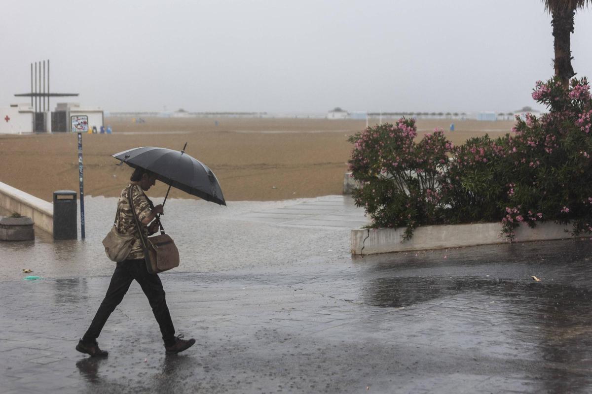 La Aemet ha reactivado los avisos de riesgo por la intensidad de las precipitaciones y los fenómenos adversos esperados en el norte de la Comunitat Valenciana.