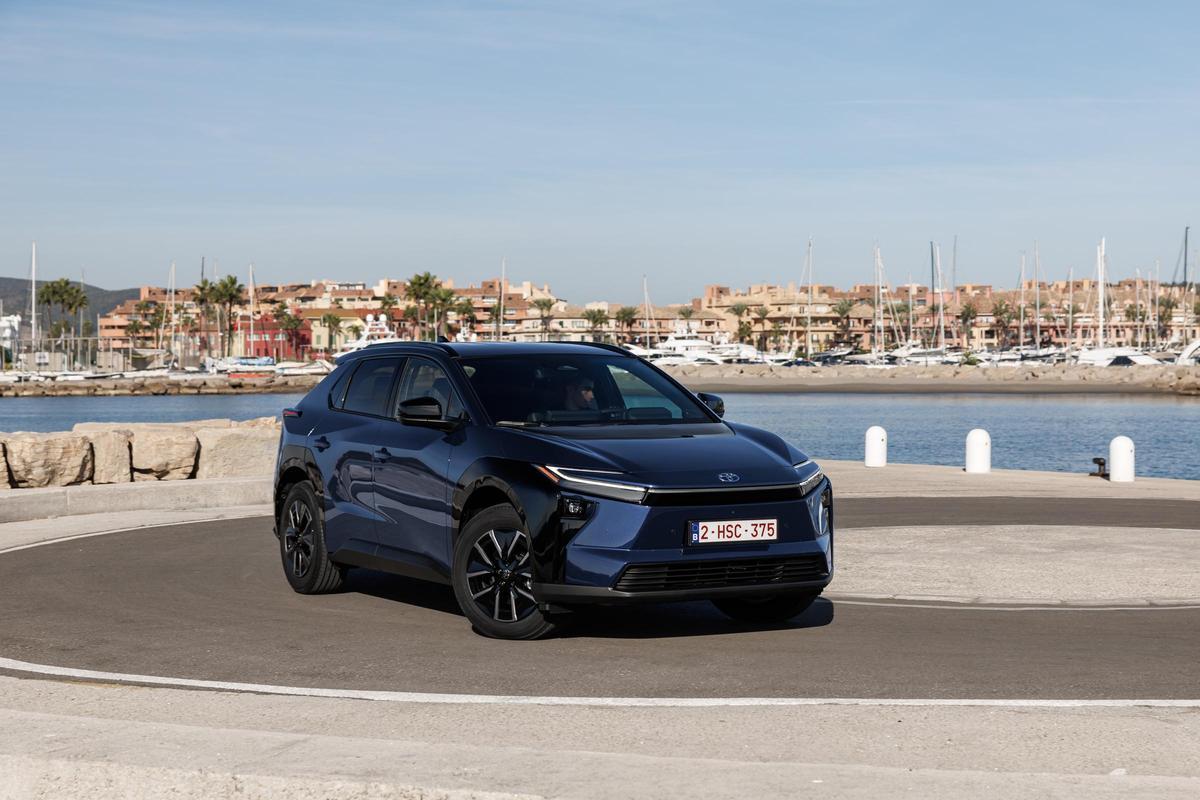 Toyota, yeni bZ4X ile elektrik pazarındaki yangını körüklüyor