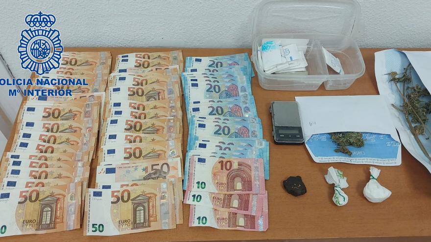 Desmantelan dos puntos de venta de droga al menudeo en València y detienen a tres personas