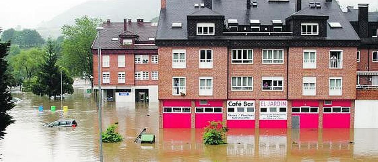 Una imagen de inundaciones en Arriondas.