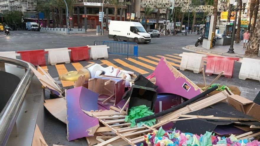 Las ayudas a las barracas llegan mes y medio tarde en plena crisis por la cremà fallida en Alicante