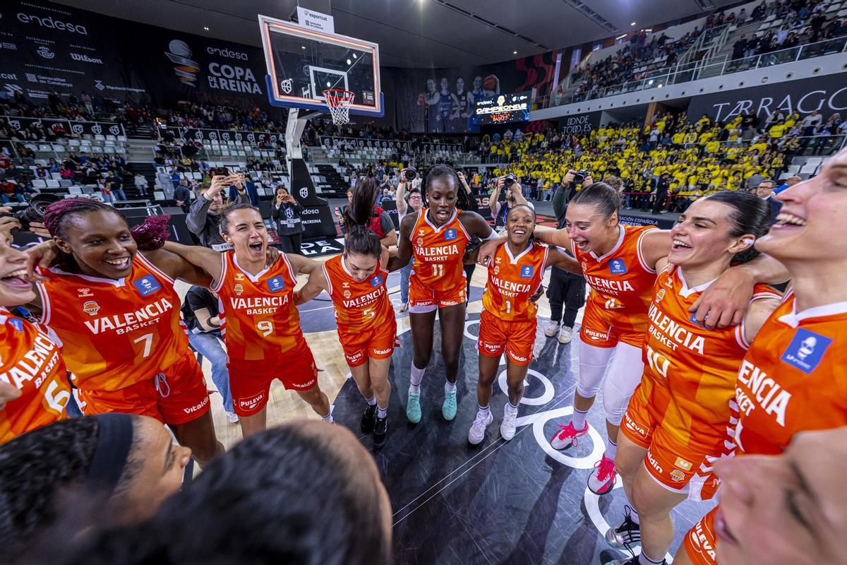 Así celebraron la Copa las jugadoras del Valencia Basket en Tarragona