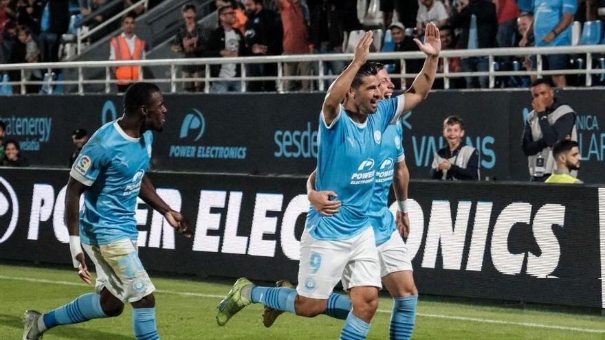 Nolito celebra el tanto que supuso el 2-1 antes del descanso