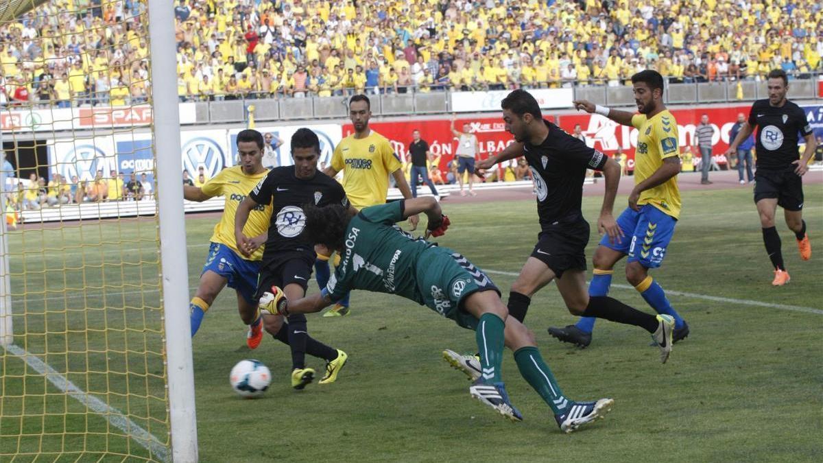 Uli Dávila marca el gol del último ascenso a Primera División en Las Palmas.