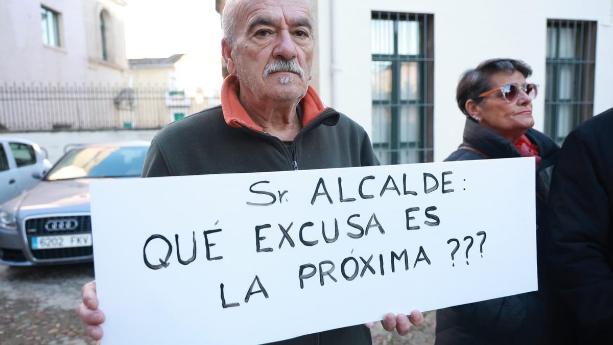 Los vecinos de Cuartos del Baño protestan en bloque por un acceso digno