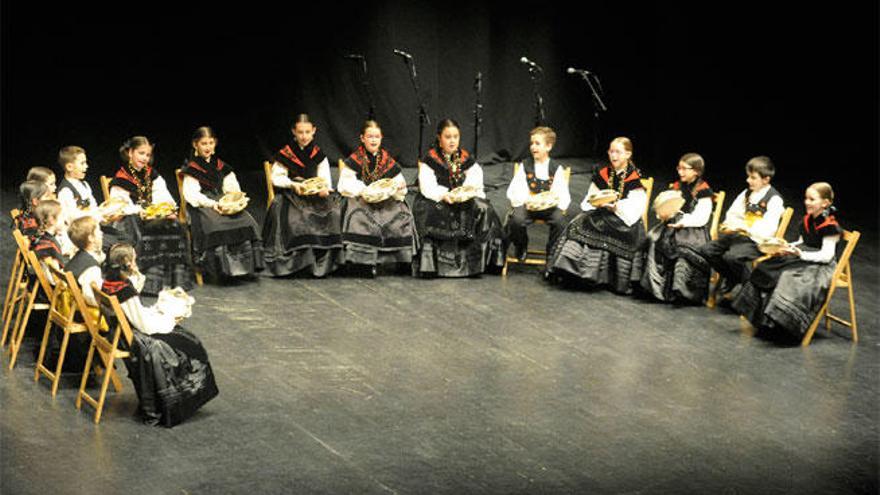 Música y danza gallega en la calle