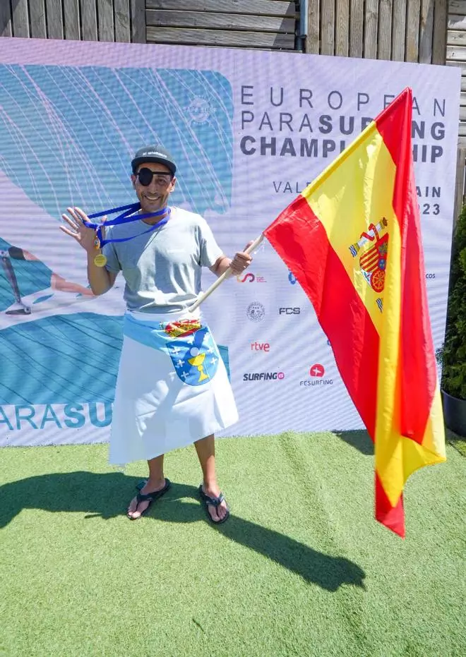 El coruñés Daniel Souto, campeón de Europa y de la Liga Mundial de surf adaptado