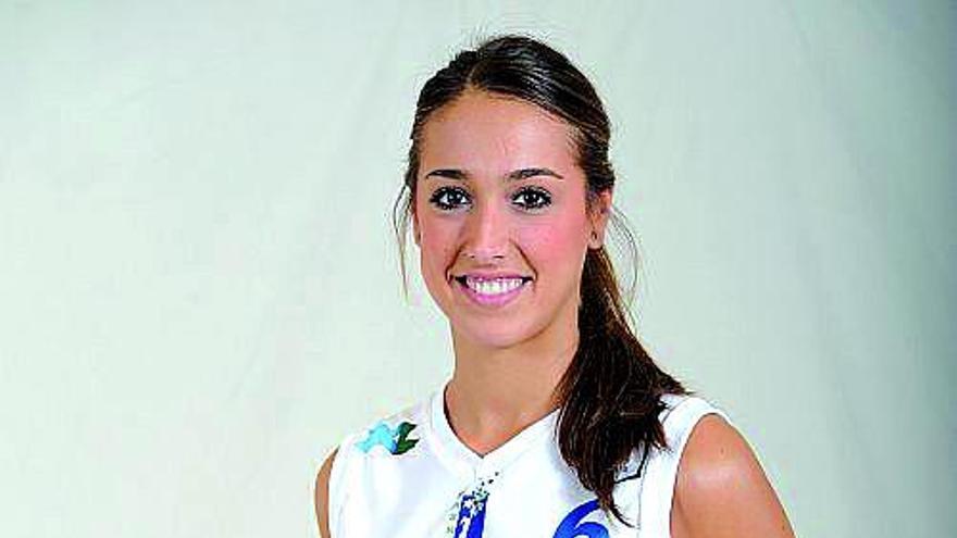 Foto oficial de Tamara Abalde con el Landes.