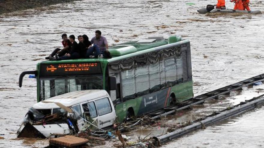 Las inundaciones dejan al menos 31 muertos en Turquía - Levante-EMV