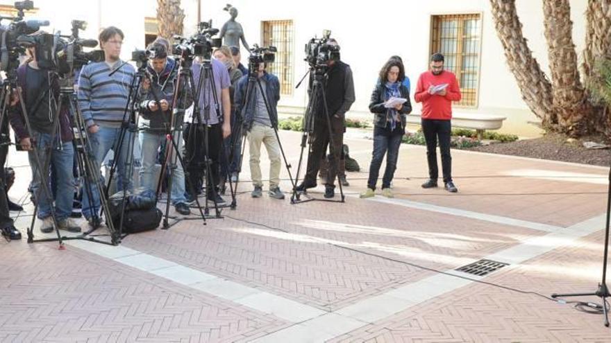 El presidente de la Comunidad, Pedro Antonio Sánchez, dio la cara tras conocer la  exposición razonada y su comparecencia en el Palacio de San Esteban fue seguida por los medios de comunicación de ámbito regional y nacional.