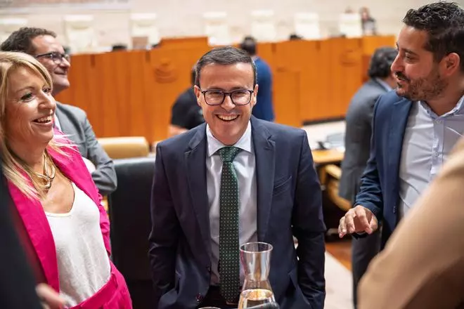 Fotogalería | Así se desarrolla el pleno en la Asamblea de Extremadura