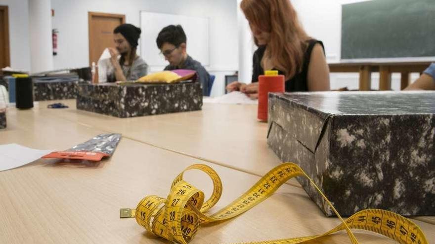 El centro de formación ocupacional de La Corredoria, durante uno de sus talleres.