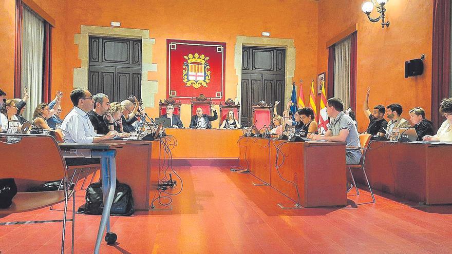 El tinent d’alcalde torça el coll