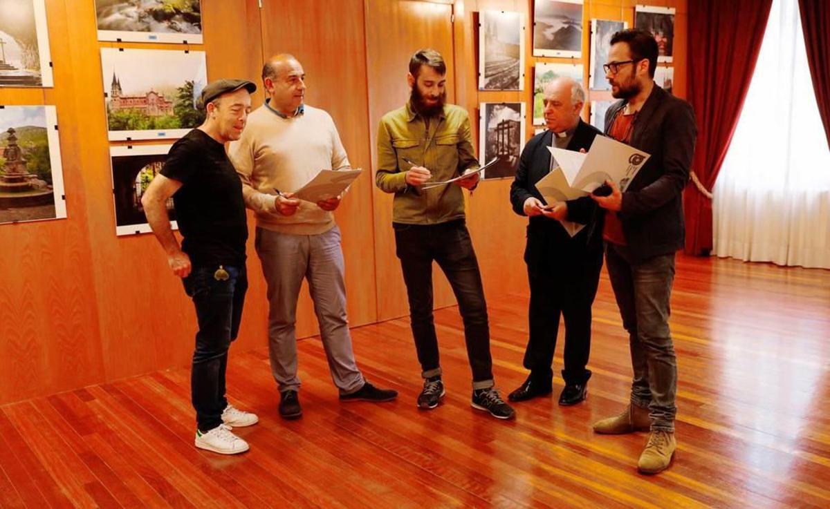 Desde la izquierda, los miembros del jurado: Miki López, Ignacio Collada, Álex Piña, Juan Tuñón e Iván Martínez.