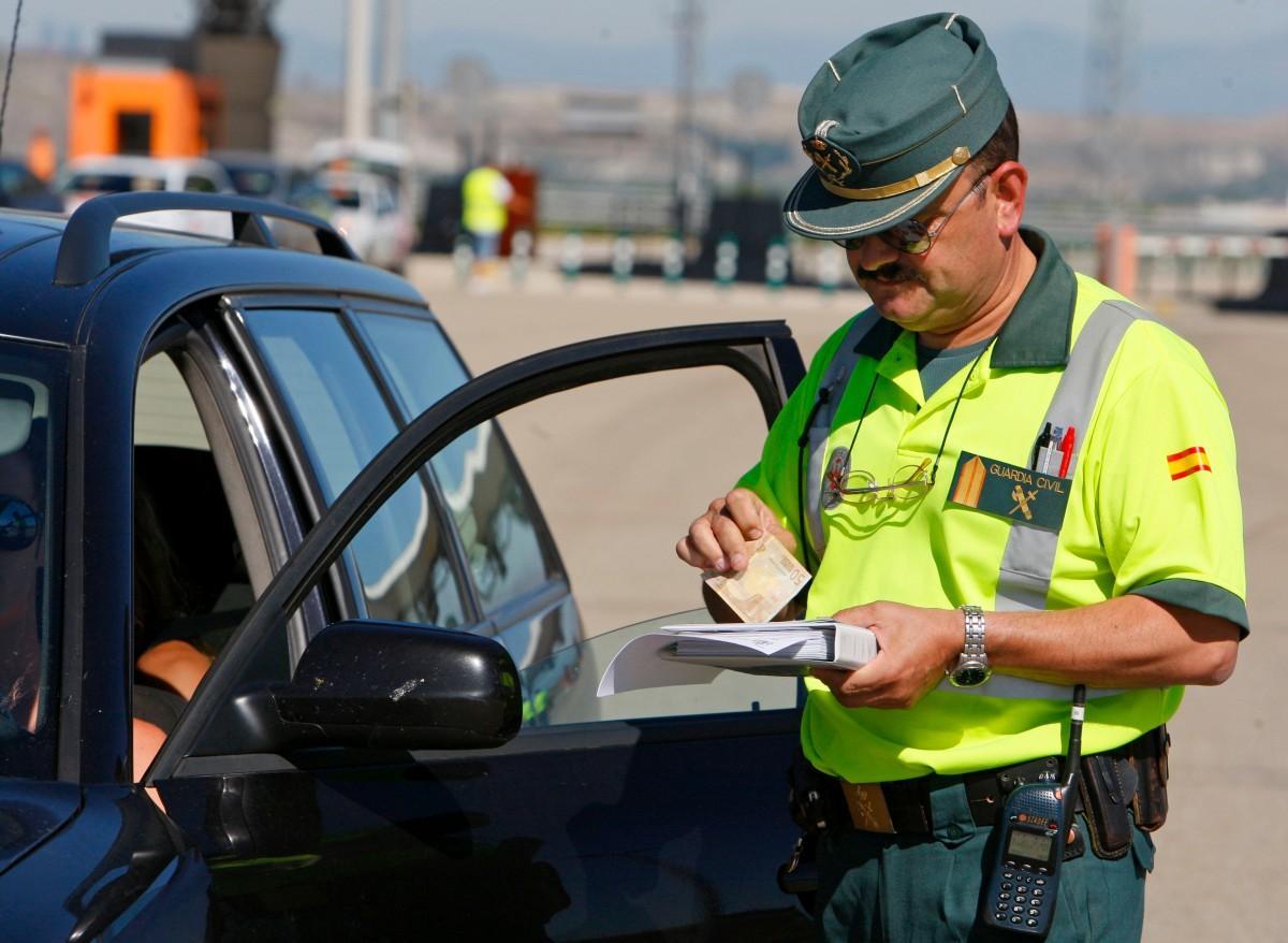 Foto de la campaña de la DGT para el control de velocidad