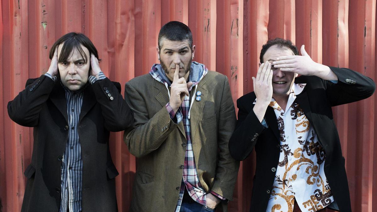 Por la izquieda, Manuel Gutiérrez, Xacobe Martínez y L. A. R. Legido, miembros de "Sumrrá".