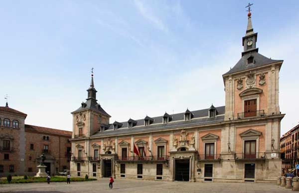 La Plaza de la Villa es uno de los vestigios de la Edad Media madrileña.