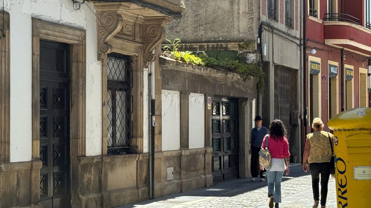 Fachadas en el casco antiguo de Villaviciosa que podrían beneficiarse del bando municipal para su adecuación