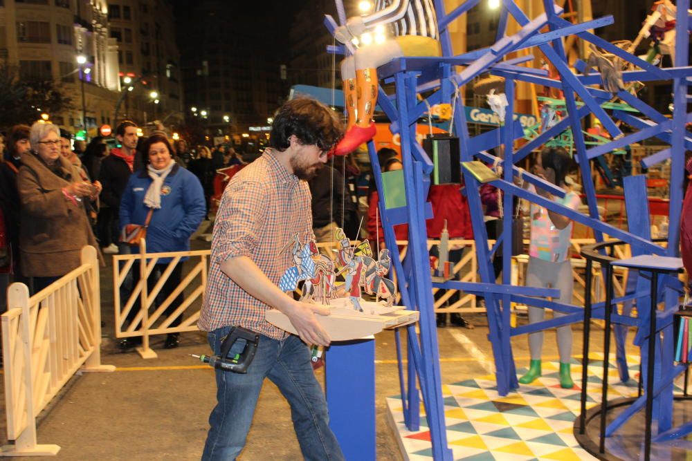 Noche de "plantà" de la falla infantil municipal