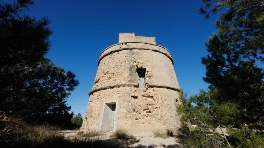 Operación para salvar una torre de defensa histórica de Ibiza