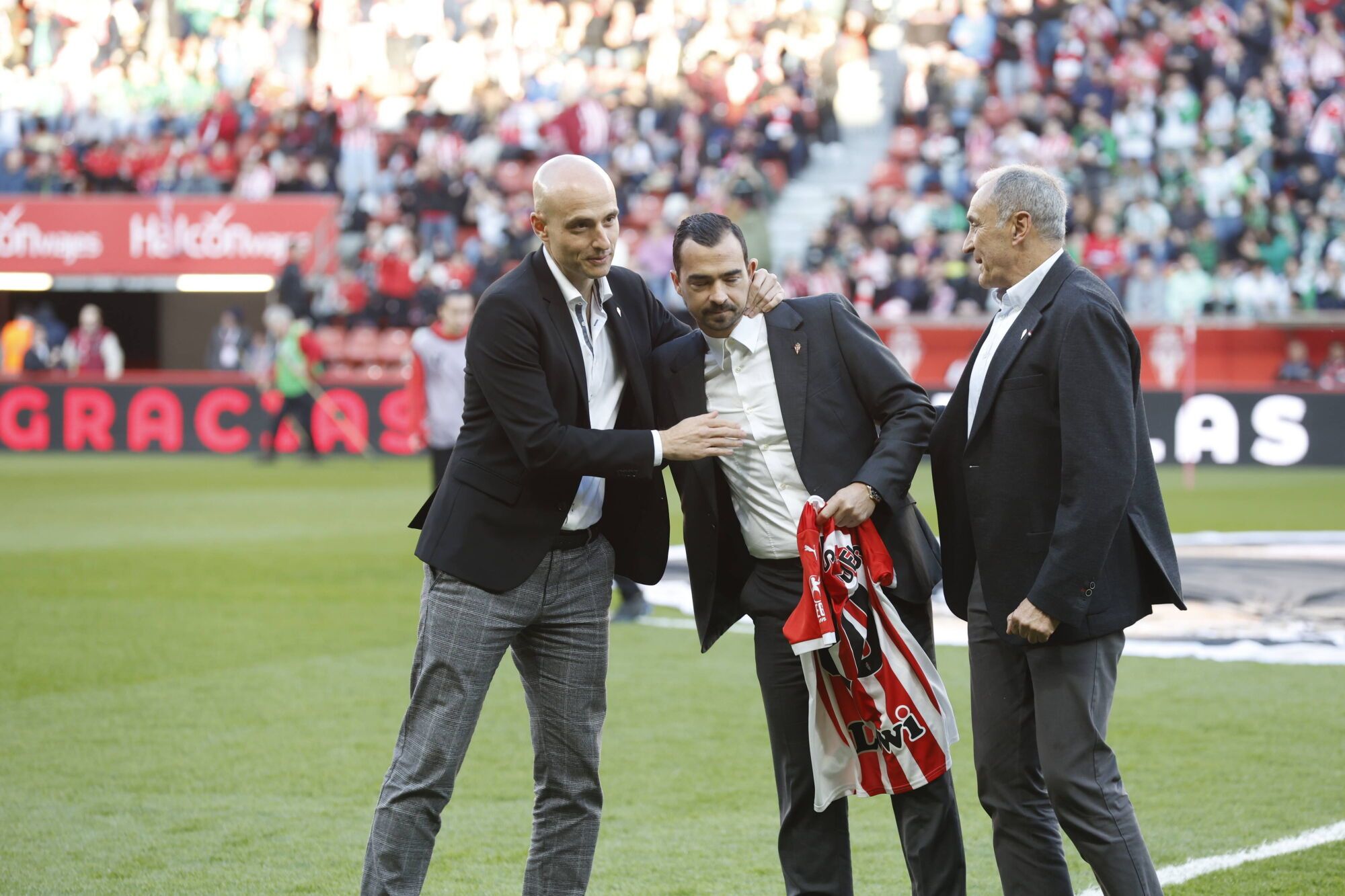 EN IMÁGENES: Ambientazo en el Sporting-Racing de Santander disputado en El Molinón