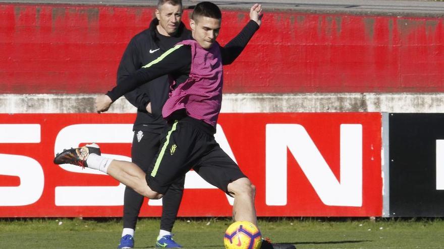 Djurdjevic, en el entrenamiento de esta mañana en Mareo.