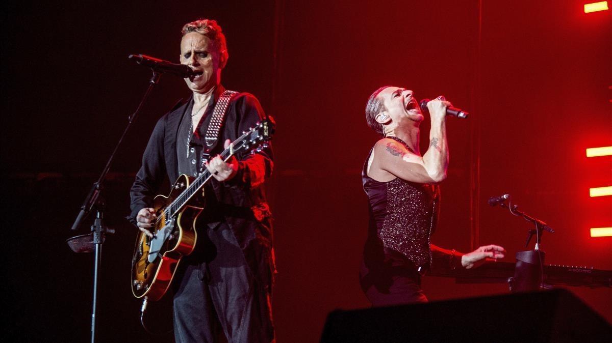 fcasals39912284 martin gore  left  and dave gahan of depeche mode perform at170910175533