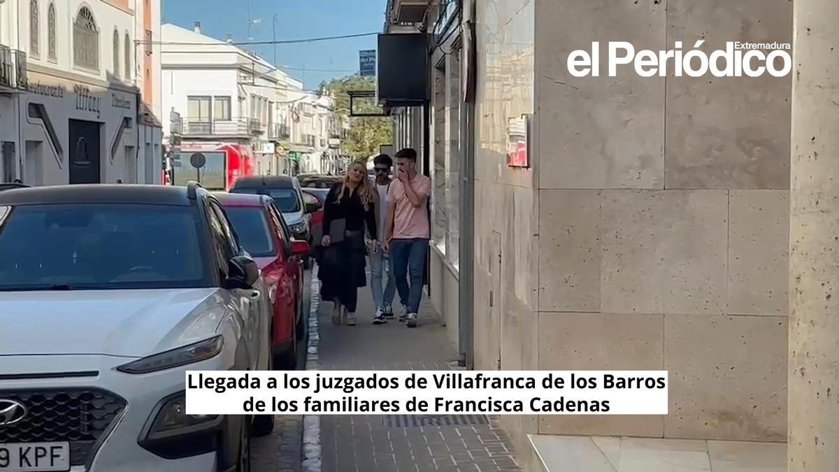 Vídeo | Los familiares de Francisca Cadenas llegan a los juzgados de Villafranca de los Barros